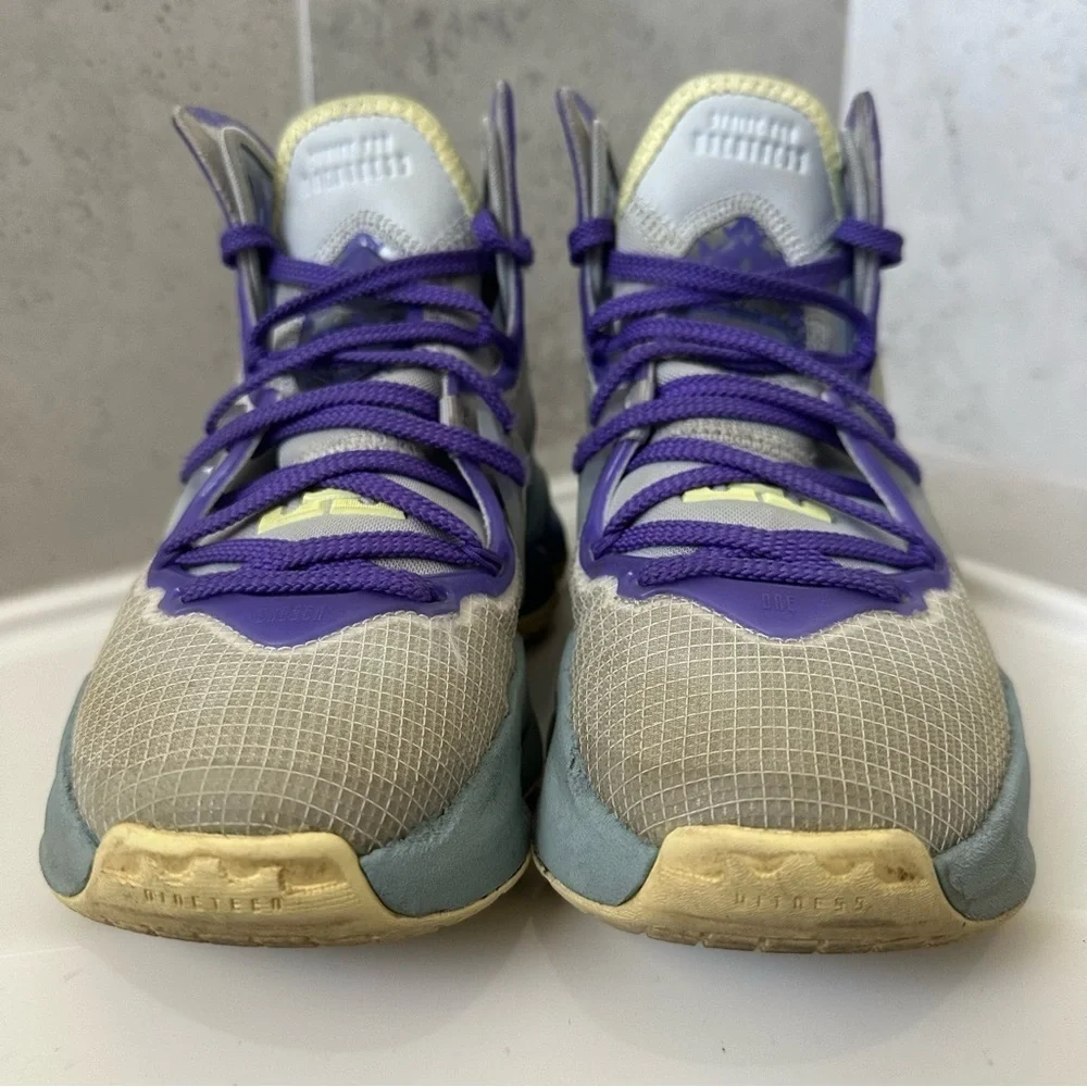 Nike Lebron 19 Boys Sneakers Size 3.5